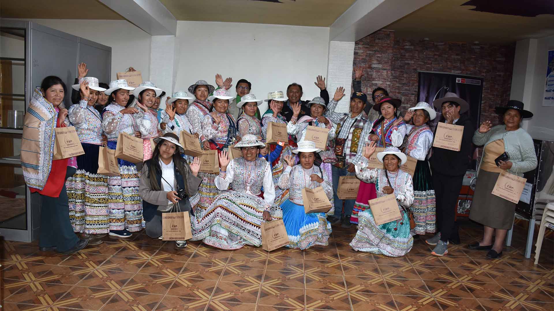 Artesanas de Arequipa en el CITE Puno